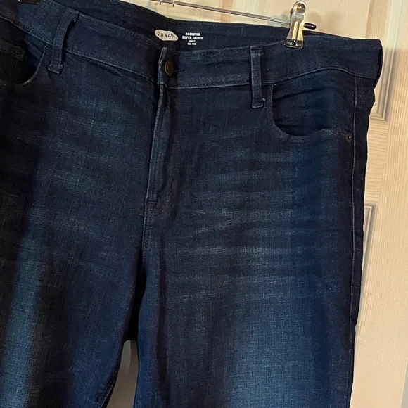 Old Navy Women's Deep Indigo Plus Size Skinny Jeans - Picture 3 of 10